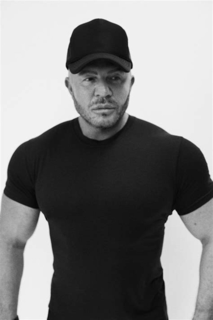 Alex Perry Biography, Age, Height, Wife, Net Worth, Family