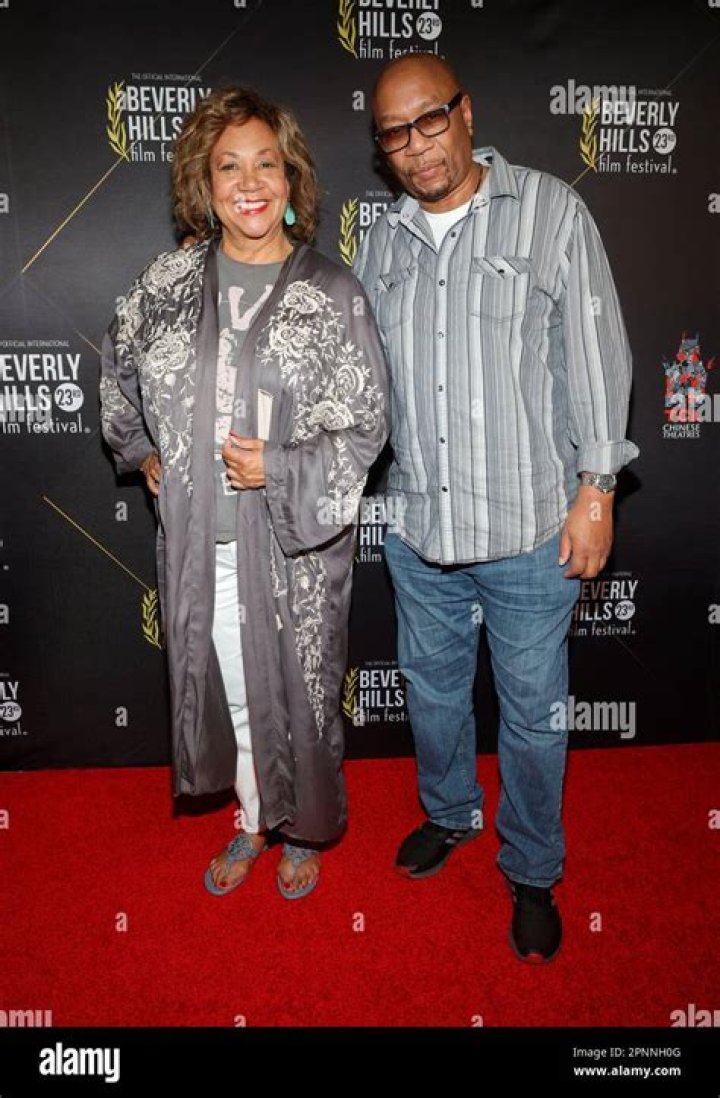 Angela Robinson Witherspoon biografía, edad, altura, esposa, net worth, familia