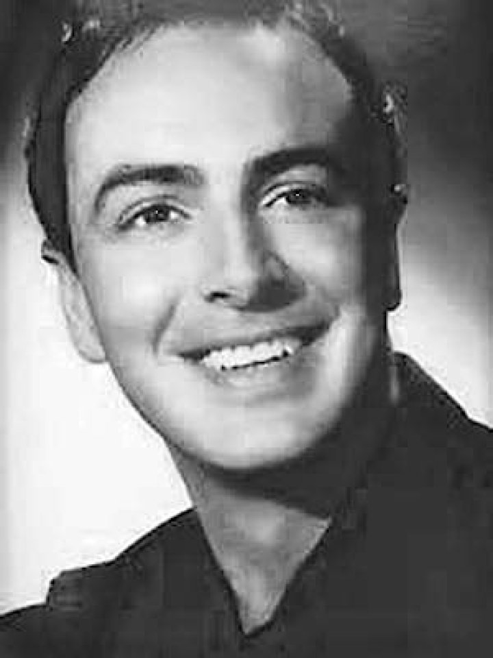 Carlos Navarro Biography, Age, Height, Wife, Net Worth, Family