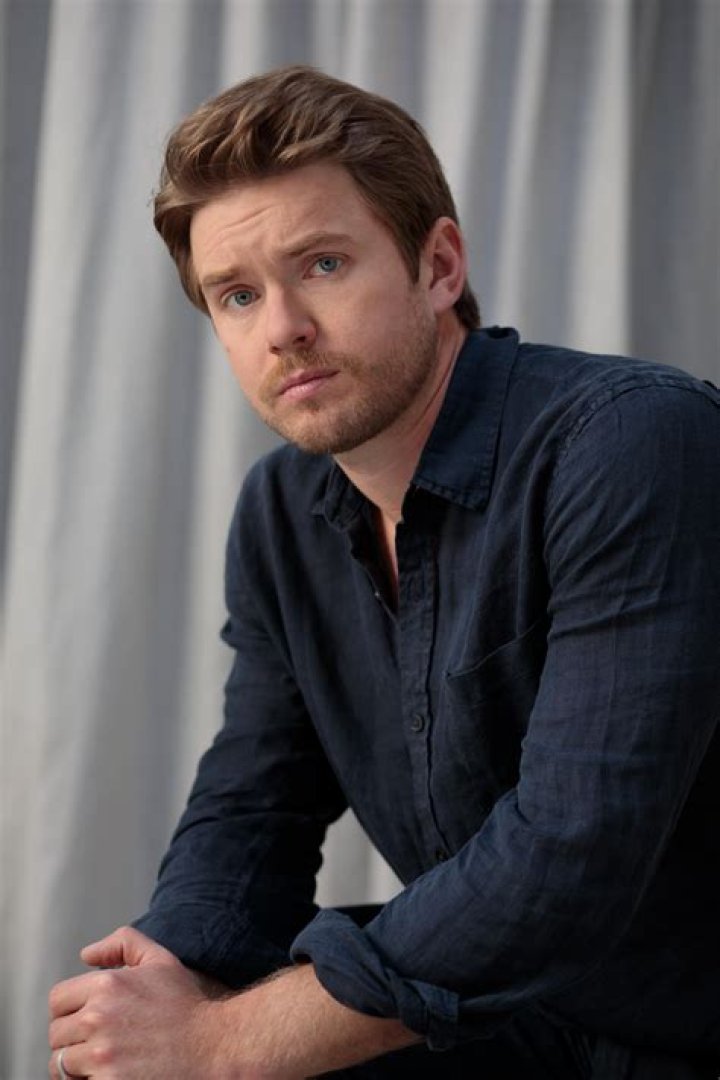 Chris Brochu Biography, Age, Height, Wife, Net Worth, Family