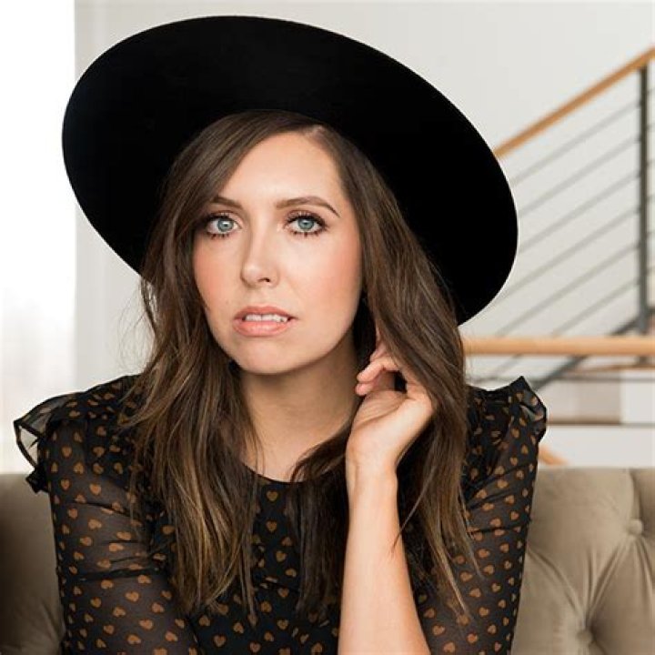 Francesca Battistelli biografía, edad, altura, esposa, net worth, familia