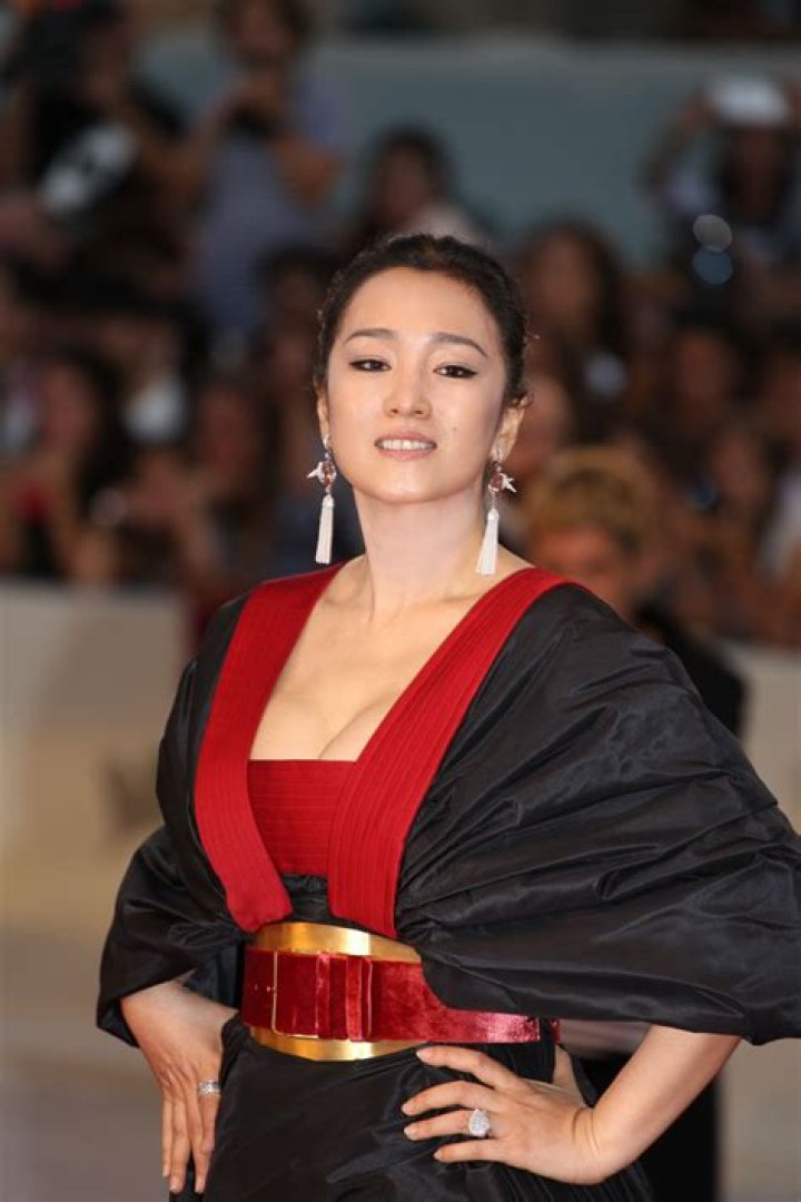 Gong Li Biography, Age, Height, Husband, Net Worth, Family