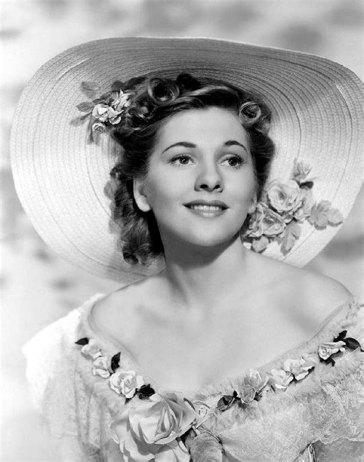 Joan Fontaine Biography, Age, Height, Husband, Net Worth, Family