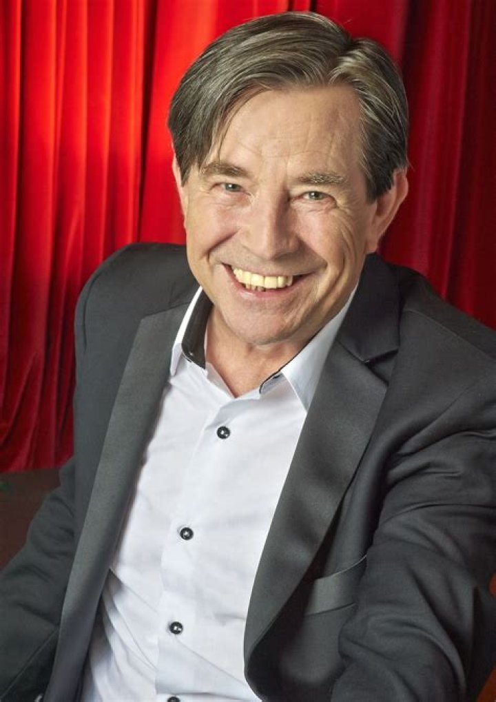 John Paul Young Biography, Age, Height, Wife, Net Worth, Family
