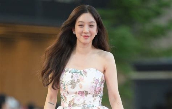 Jung Ryeo-won Biography, Age, Height, Husband, Net Worth, Family