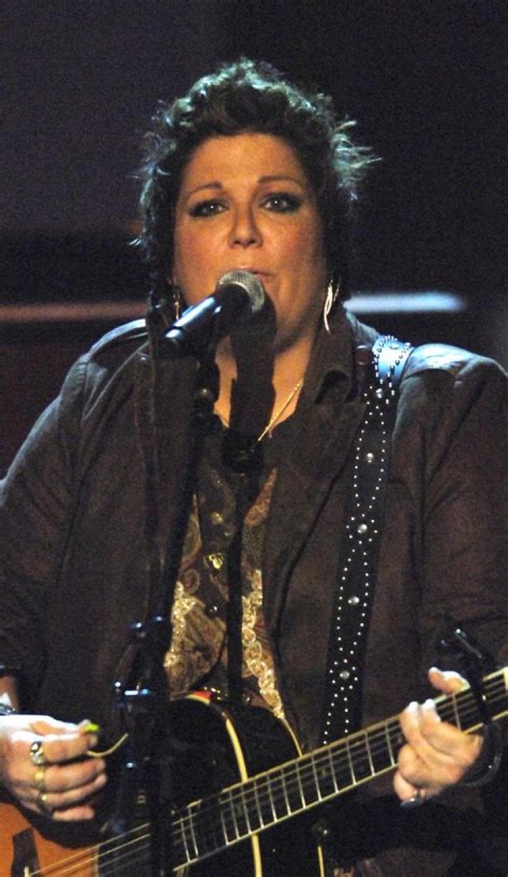 Kristen Hall Biography, Age, Height, Husband, Net Worth, Family