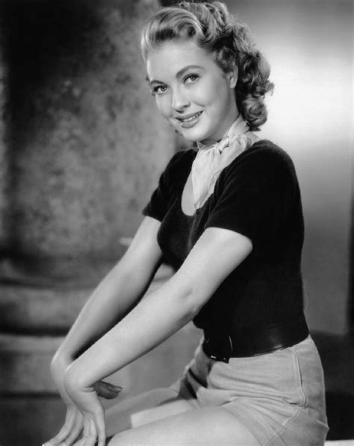 Lori Nelson biografía, edad, altura, esposa, net worth, familia