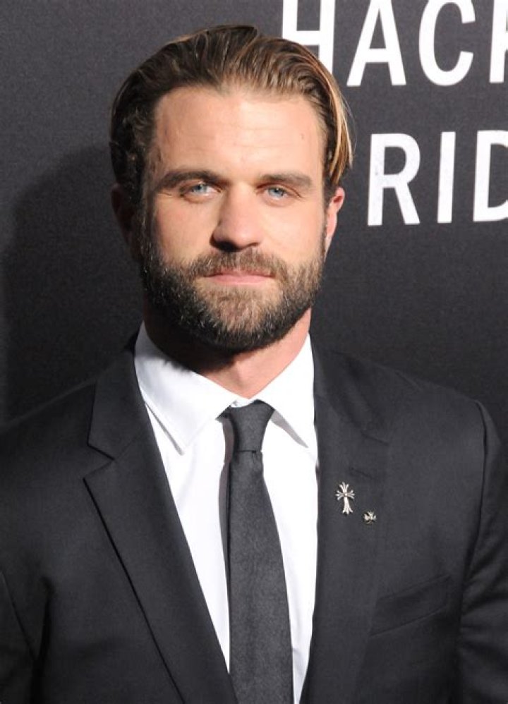 Milo Gibson Biography, Age, Height, Wife, Net Worth, Family