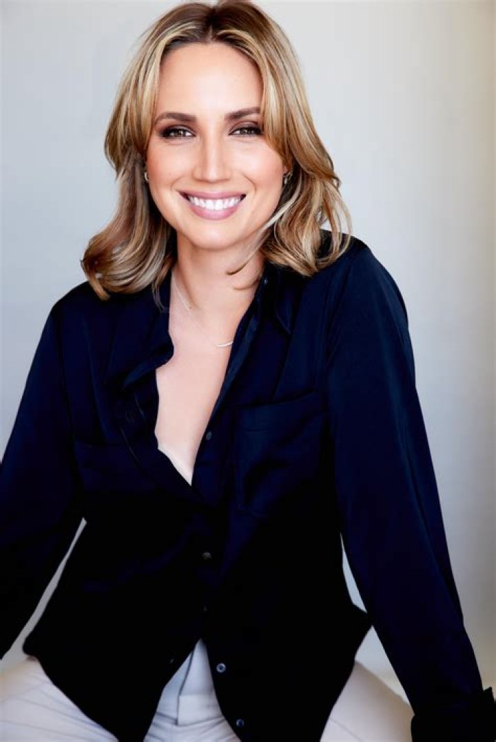 Molly McCook Biography, Age, Height, Husband, Net Worth, Family