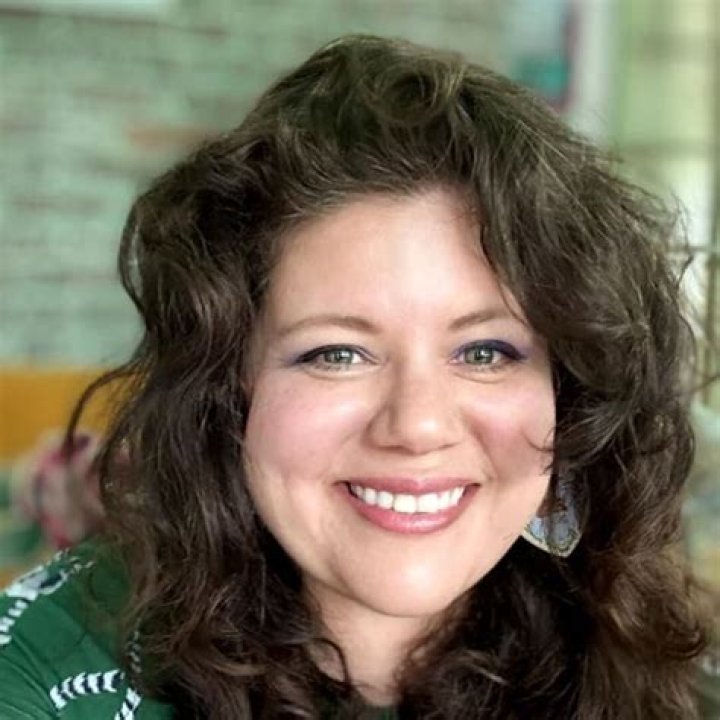 Rainbow Rowell Biography, Age, Height, Husband, Net Worth, Family