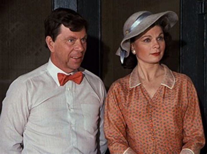 Ronnie Claire Edwards Biography, Age, Height, Husband, Net Worth, Family