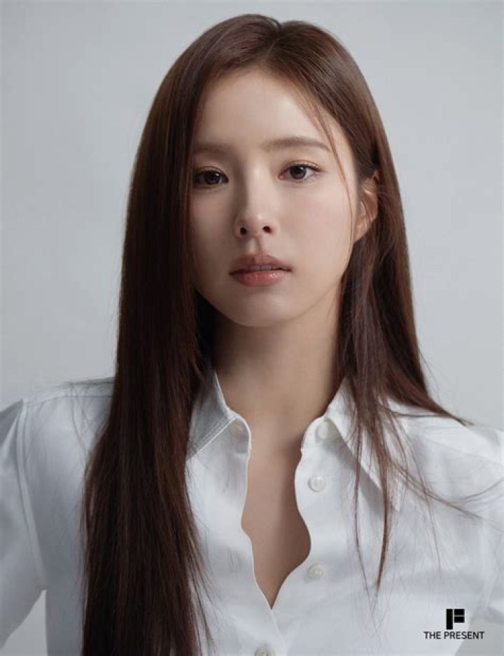 Shin Se-kyung Biography, Age, Height, Husband, Net Worth, Family