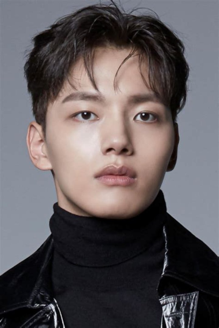 Yeo Jin-goo Biography, Age, Height, Wife, Net Worth, Family